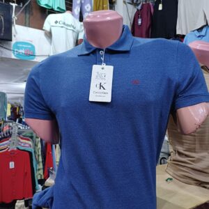 Camiseta con cuello Calvin Klein